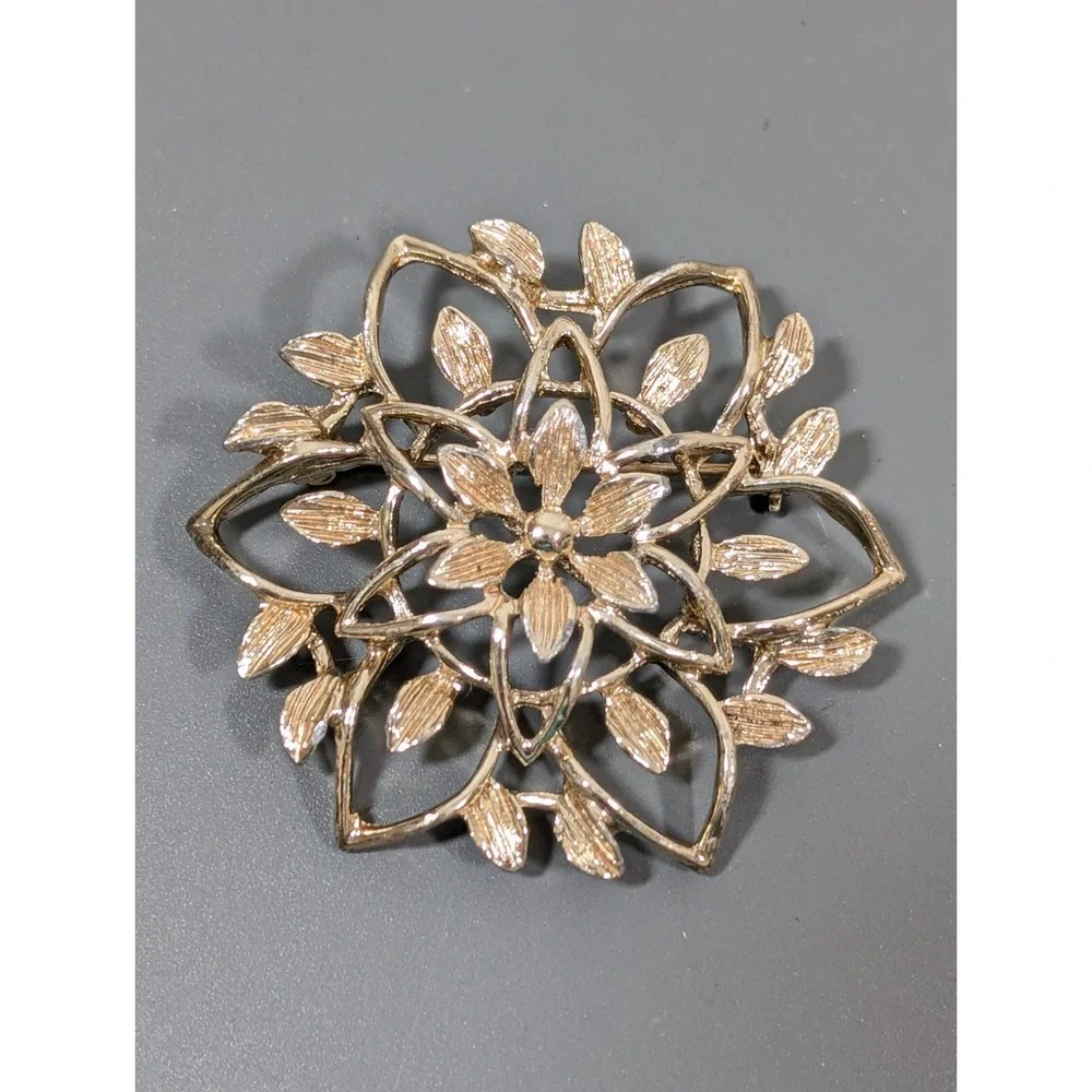 Vintage Sarah Coventry Gold Tone Filigree‎ Flower Brooch Pin Floral Openwork
